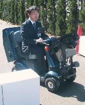 Safe vehicle devised for physically handicapped